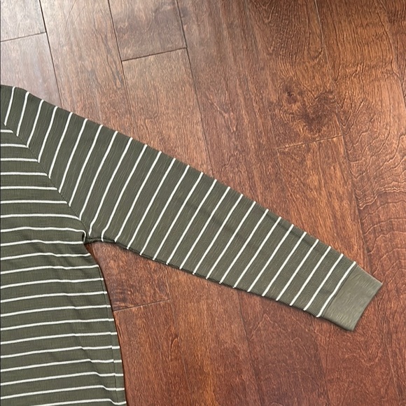 Vince Men’s Green and White Long Sleeve Tee, Size - Picture 6 of 12